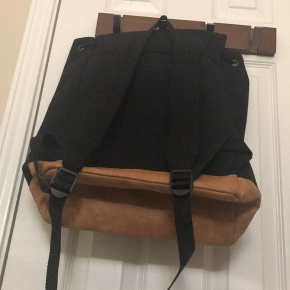 Backpack - Picture 4 of 4